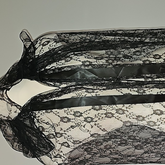 Planet Spirit Black Lace Hooded Cape NWOT Halloween Witch Day of the Dead 56" - Picture 7 of 14